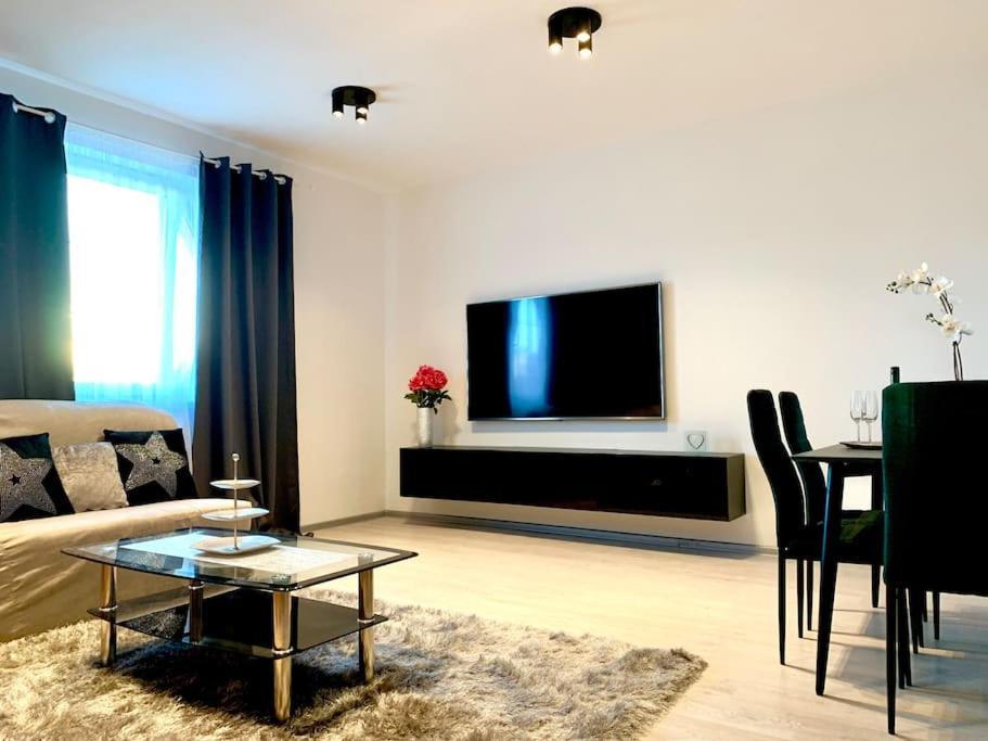 Spacious Apartment Near Hockey And Football Arena Pressburg Exterior foto