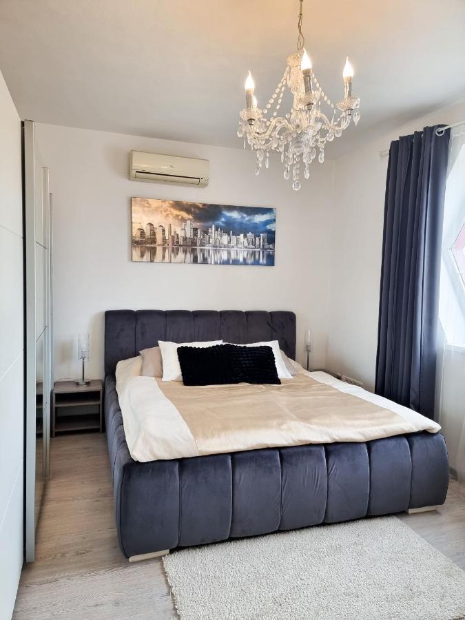 Spacious Apartment Near Hockey And Football Arena Pressburg Exterior foto
